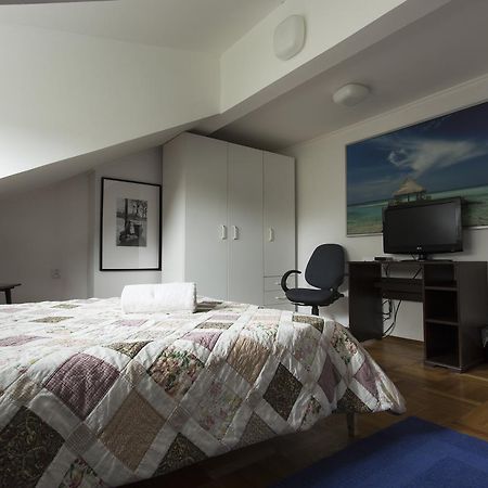 Rent0Nline Brwinow Rooms Exterior foto